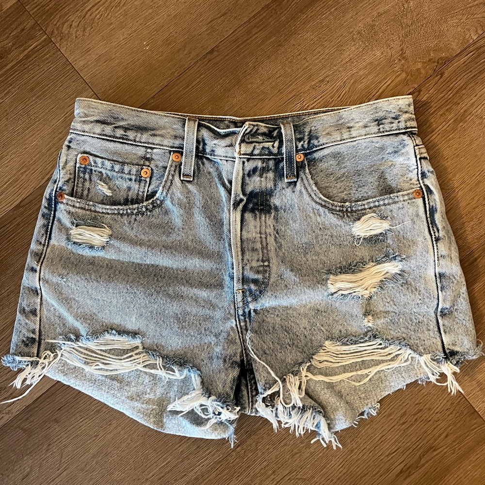 Levi’s distressed Short
